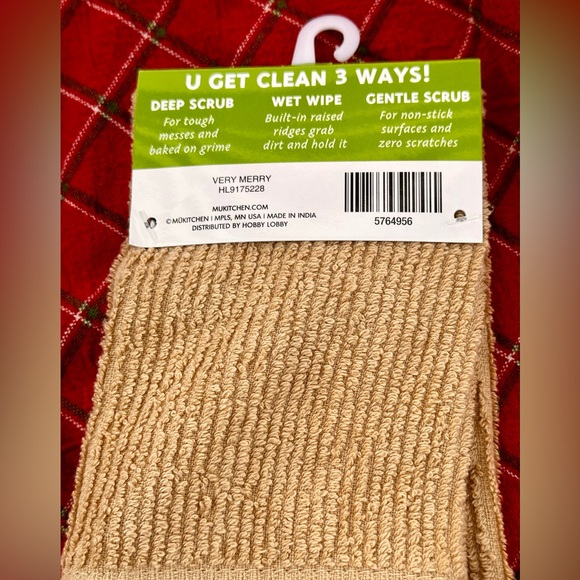 🎄🥂SOLD~Christmas Kitchen Towel & Reindeer Wash Cloth.  Cheers to another Year‼️ - Picture 3 of 6